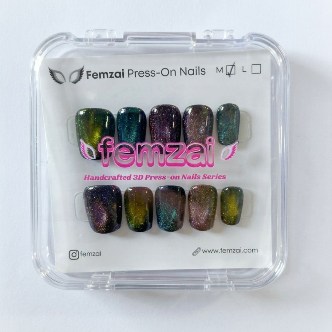 Cosmic Aura Cat-Eye Nails