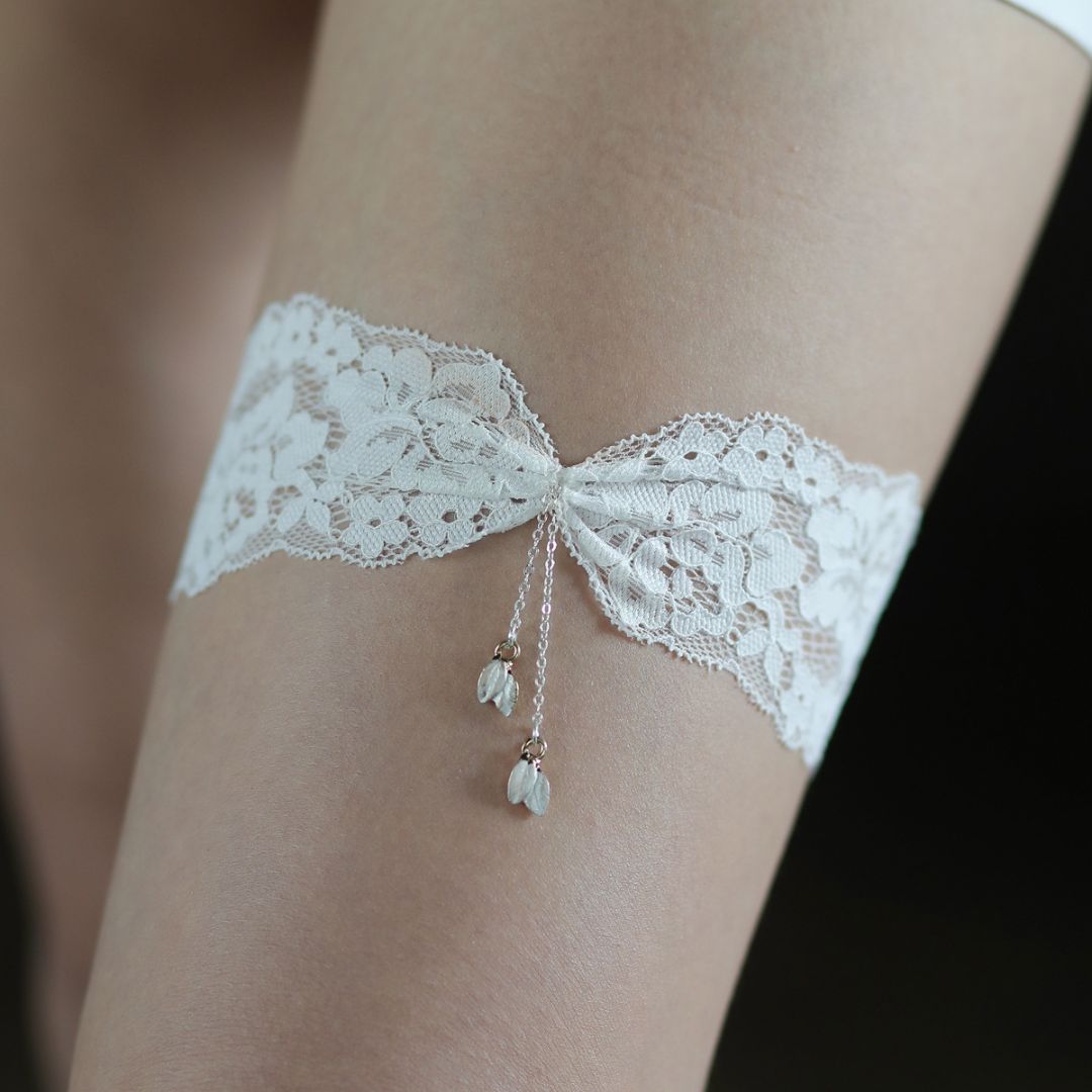 Ivory Lace Charm Leg Garter