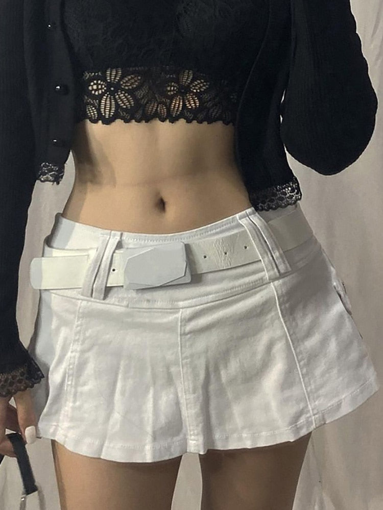 Low-Waist Zipper Mini Skirt in White - Close-up Front View