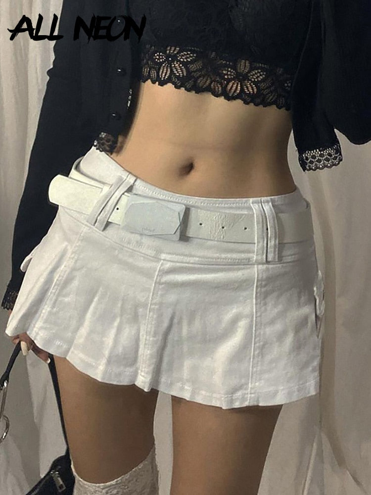 Low-Waist Zipper Mini Skirt in White - Close-up Front View