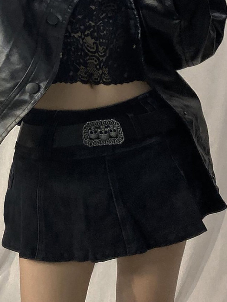 Low-Waist Zipper Mini Skirt in Black - Close-up Front View
